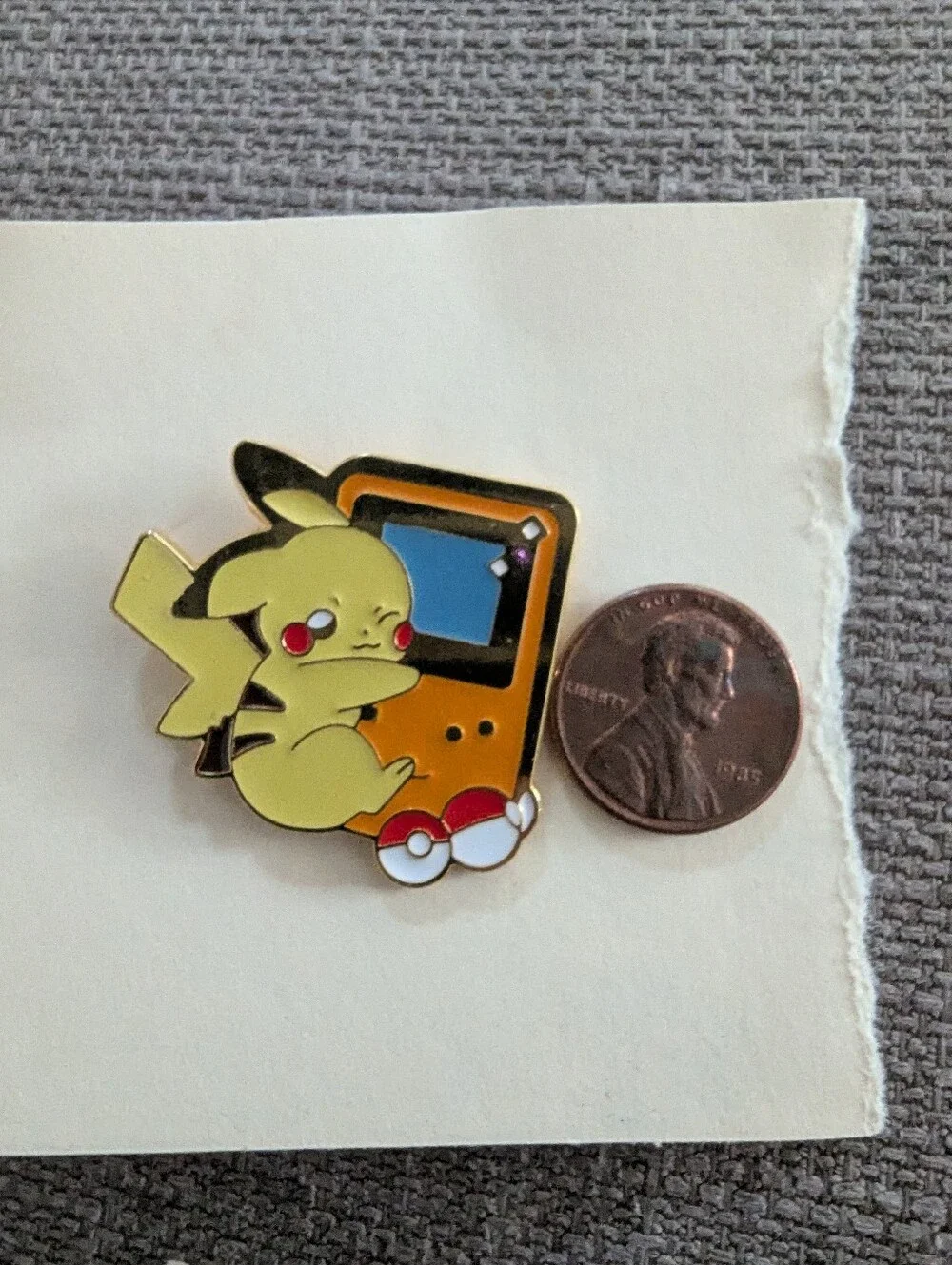 PIKACHU Gameboy Pin - Picture 3 of 4
